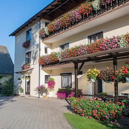 Farm stay Erlebnisbauernhof Waschnig *